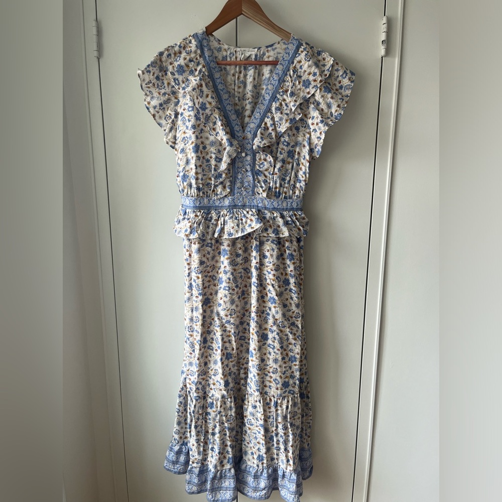 Short sleeve flower summer dress.